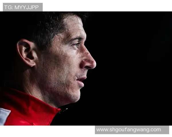 莱万的传奇之路：从波兰小镇到世界足球巅峰的奋斗故事